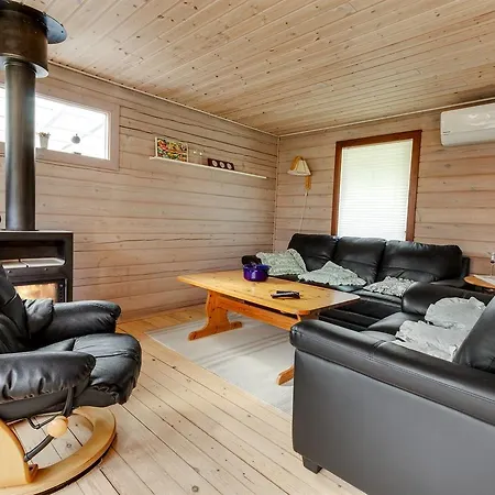 Three-bedroom Holiday In * Hals