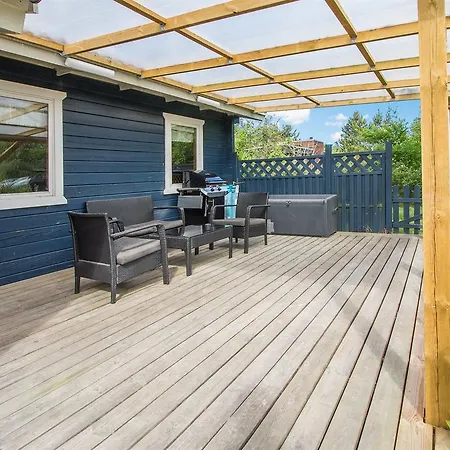 Three-bedroom Holiday In * Hals