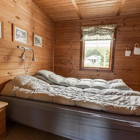 Three-bedroom Holiday In * Hals