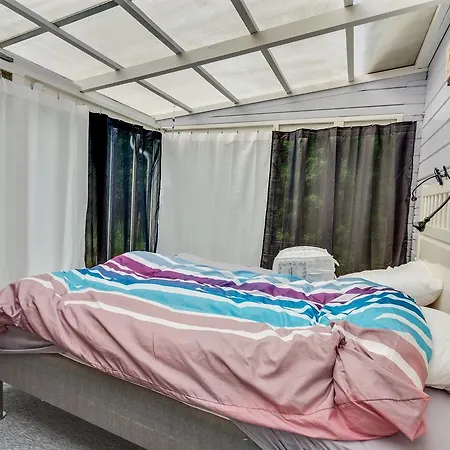 Three-bedroom Holiday In * Hals